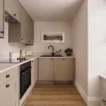 Tyson Place, 2 Bed Renovated Apartment, Apartment