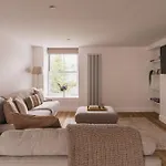 Tyson Place, 2 Bed Renovated Apartment, Apartment *