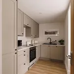 Tyson Place, 2 Bed Renovated Apartment, Apartment *