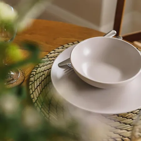 Tyson Place, 2 Bed Renovated Apartment,