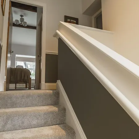 Tyson Place, 2 Bed Renovated Apartment, * Эмблсайд
