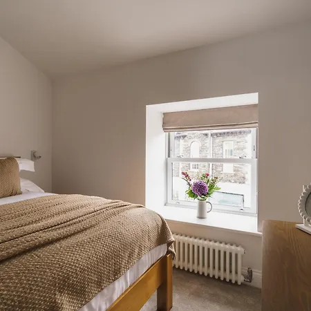 Tyson Place, 2 Bed Renovated Apartment, Lägenhet