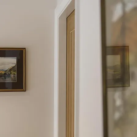 Tyson Place, 2 Bed Renovated Apartment,