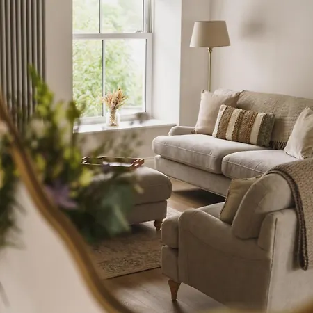 Tyson Place, 2 Bed Renovated Apartment, * Ambleside