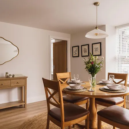 Tyson Place, 2 Bed Renovated Apartment, * Ambleside