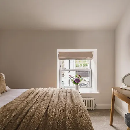 Tyson Place, 2 Bed Renovated Apartment, * Ambleside